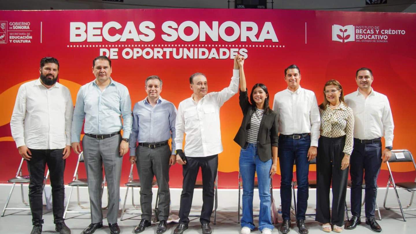 Beneficia Gobernador Durazo a 3 mil 500 estudiantes con becas e internet gratuito